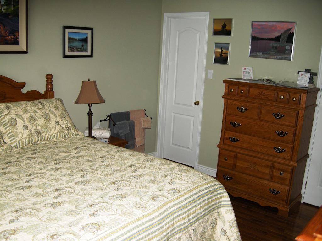 Tucked Inn The Harbour B&B Victoria Harbour Kamer foto
