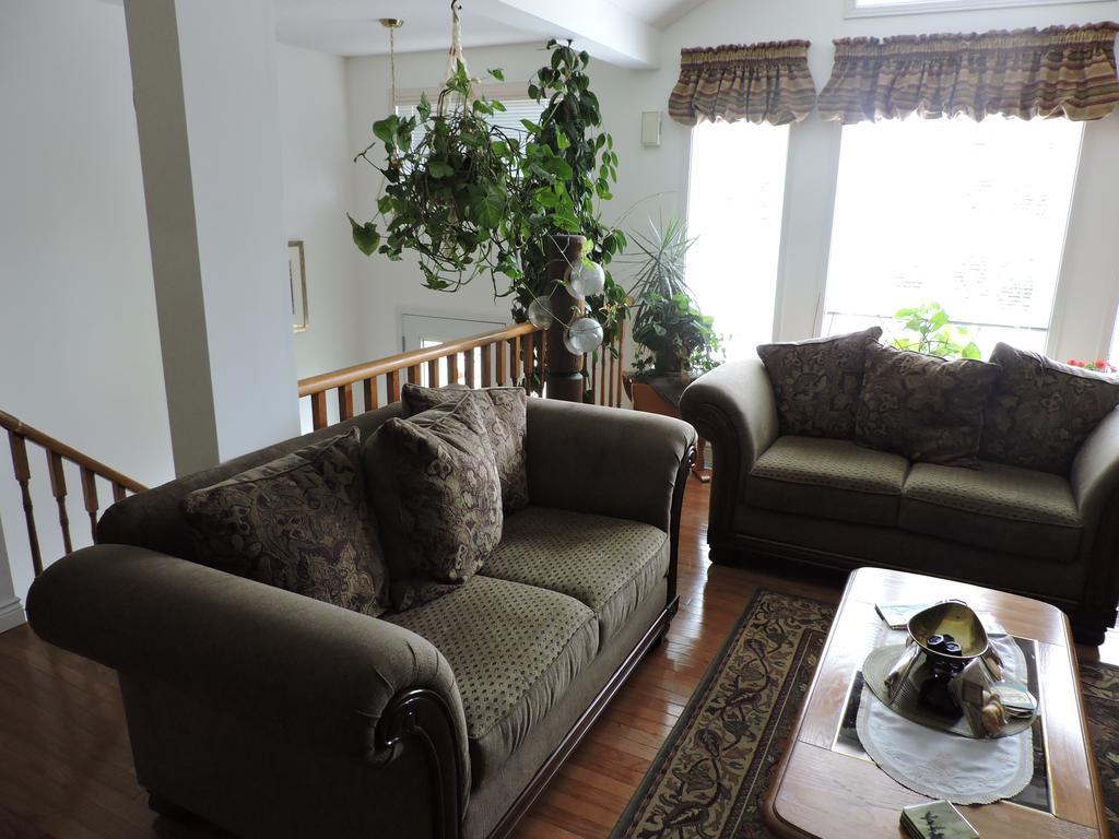 Tucked Inn The Harbour B&B Victoria Harbour Buitenkant foto