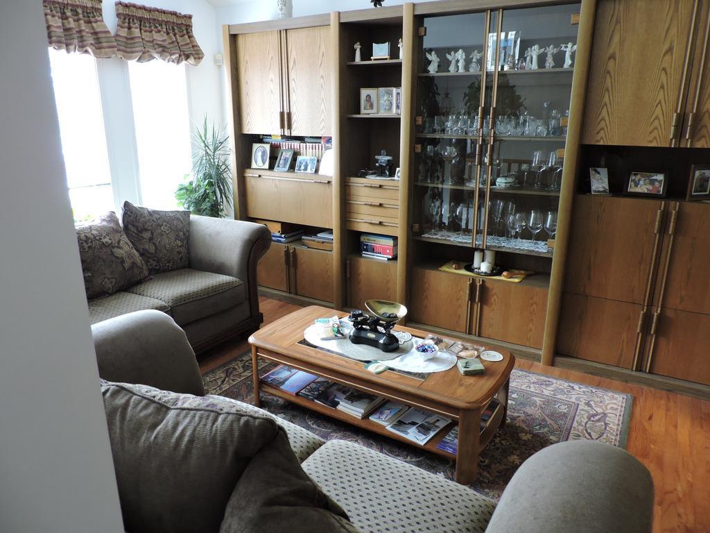 Tucked Inn The Harbour B&B Victoria Harbour Buitenkant foto