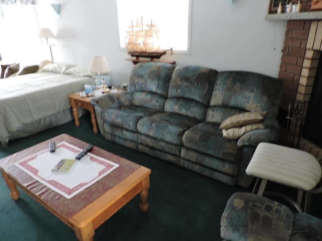 Tucked Inn The Harbour B&B Victoria Harbour Buitenkant foto