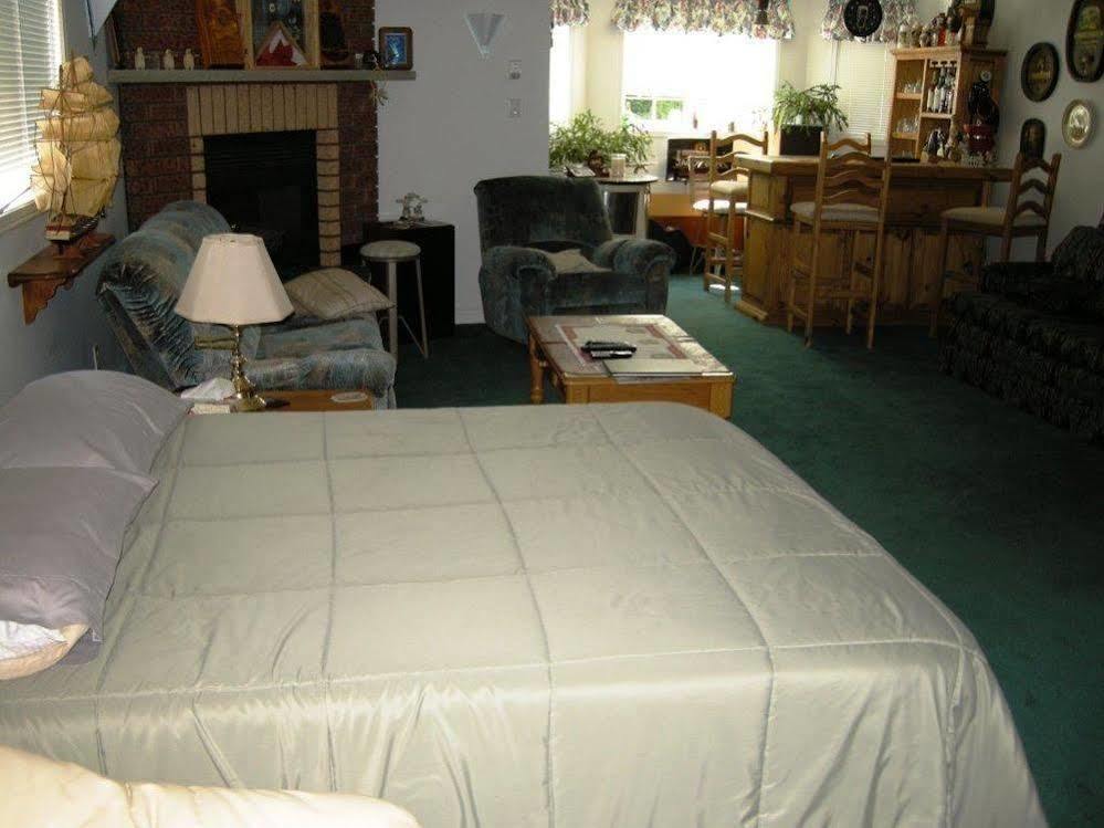 Tucked Inn The Harbour B&B Victoria Harbour Buitenkant foto