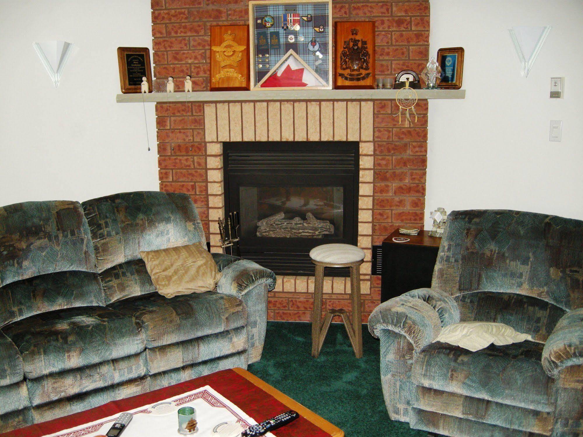 Tucked Inn The Harbour B&B Victoria Harbour Buitenkant foto